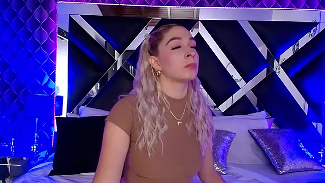 victoriaa lee  online show from 10/09/25, 07:12