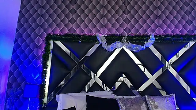 victoriaa lee  online show from 12/18/25, 07:09