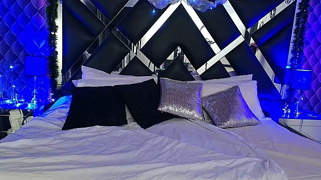 victoriaa lee  online show from 12/22/25, 07:55