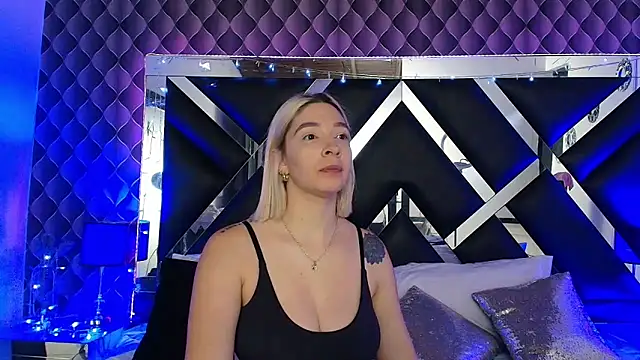 victoriaa lee  online show from 03/31/26, 07:36