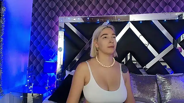 victoriaa lee  online show from 07/14/26, 07:08
