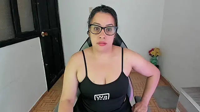 Snapshot of smile_sweetpao chatting on 03/21/25, 01:13 smile sweetpao online show from 03/21/25, 01:13