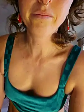 mossy kiss online show from 12/21/25, 04:03