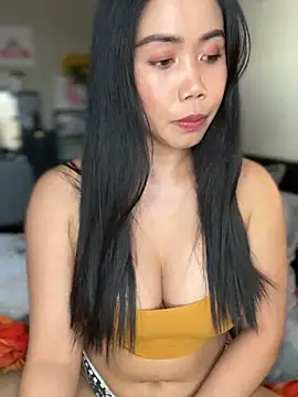 Snapshot of JazzieXo chatting on 12/19/24, 10:32 JazzieXo online show from 12/19/24, 10:32