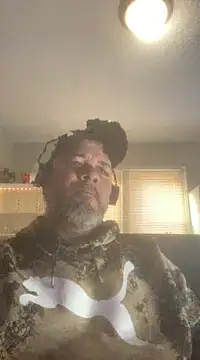 Snapshot of Cristian-Brayan chatting on 02/23/25, 02:04 Cristian-Brayan online show from 02/23/25, 02:04