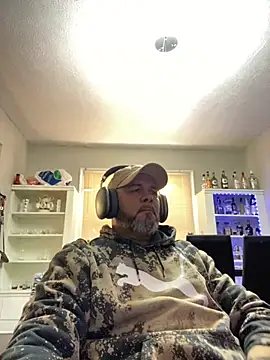 Snapshot of Cristian-Brayan chatting on 10/27/25, 04:11 Cristian-Brayan online show from 10/27/25, 04:11