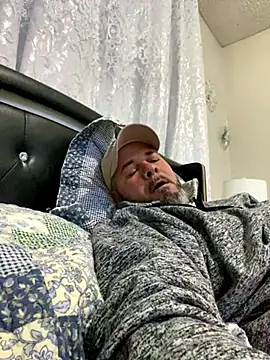 Snapshot of Cristian-Brayan chatting on 10/28/25, 10:30 Cristian-Brayan online show from 10/28/25, 10:30