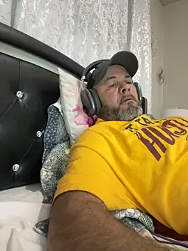 Snapshot of Cristian-Brayan chatting on 10/30/25, 10:49 Cristian-Brayan online show from 10/30/25, 10:49