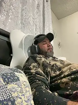 Snapshot of Cristian-Brayan chatting on 10/31/25, 12:17 Cristian-Brayan online show from 10/31/25, 12:17