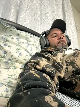 Snapshot of Cristian-Brayan chatting on 11/07/25, 11:10 Cristian-Brayan online show from 11/07/25, 11:10