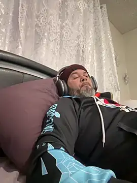 Snapshot of Cristian-Brayan chatting on 11/19/25, 11:10 Cristian-Brayan online show from 11/19/25, 11:10