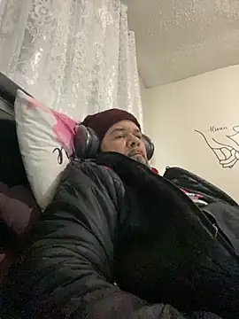 Snapshot of Cristian-Brayan chatting on 11/20/25, 03:23 Cristian-Brayan online show from 11/20/25, 03:23