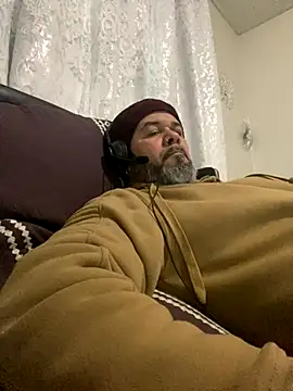 Snapshot of Cristian-Brayan chatting on 11/26/25, 04:41 Cristian-Brayan online show from 11/26/25, 04:41