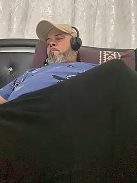 Snapshot of Cristian-Brayan chatting on 12/02/25, 02:12 Cristian-Brayan online show from 12/02/25, 02:12