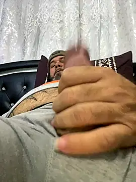 Snapshot of Cristian-Brayan chatting on 12/03/25, 05:33 Cristian-Brayan online show from 12/03/25, 05:33