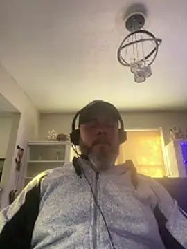 Snapshot of Cristian-Brayan chatting on 12/16/25, 01:49 Cristian-Brayan online show from 12/16/25, 01:49