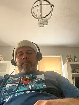 Snapshot of Cristian-Brayan chatting on 01/08/26, 05:37 Cristian-Brayan online show from 01/08/26, 05:37