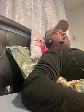 Snapshot of Cristian-Brayan chatting on 02/10/26, 06:12 Cristian-Brayan online show from 02/10/26, 06:12