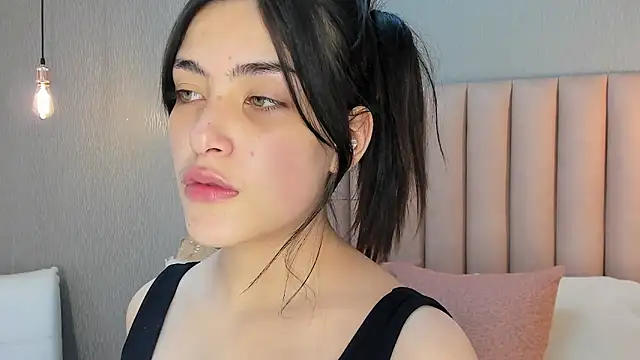 Alexa Thaylor  online show from 09/15/25, 03:45