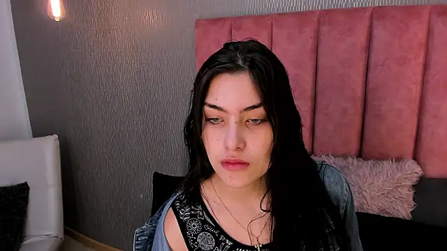 Alexa Thaylor  online show from 11/28/25, 03:04