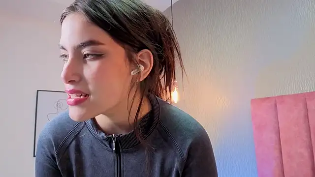 Alexa Thaylor  online show from 01/11/26, 09:42