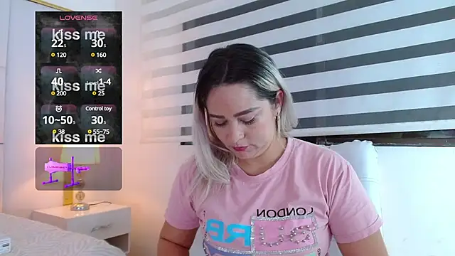 Snapshot of WANDAFOXX1 chatting on 01/31/25, 03:30 WANDAFOXX1 online show from 01/31/25, 03:30