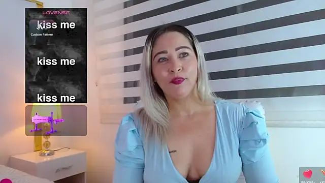 Snapshot of WANDAFOXX1 chatting on 02/01/25, 04:03 WANDAFOXX1 online show from 02/01/25, 04:03