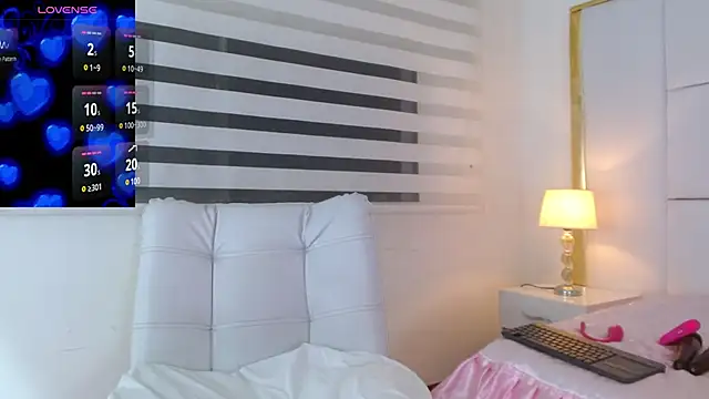Snapshot of WANDAFOXX1 chatting on 02/23/25, 04:07 WANDAFOXX1 online show from 02/23/25, 04:07