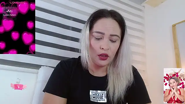 Snapshot of WANDAFOXX1 chatting on 03/13/25, 02:49 WANDAFOXX1 online show from 03/13/25, 02:49