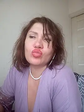 Snapshot of ROXOLANAA_SEXY chatting on 10/18/25, 12:39 ROXOLANAA SEXY online show from 10/18/25, 12:39