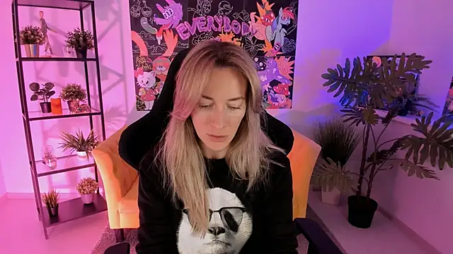 RebeccaMartinez online show from 01/26/25, 05:34