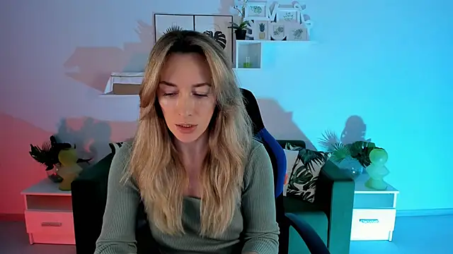 RebeccaMartinez online show from 02/02/25, 05:42