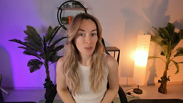 RebeccaMartinez online show from 02/17/25, 05:14