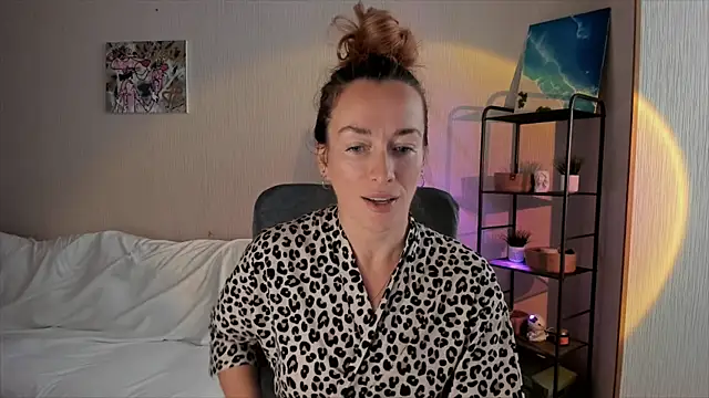 RebeccaMartinez online show from 09/28/25, 06:30
