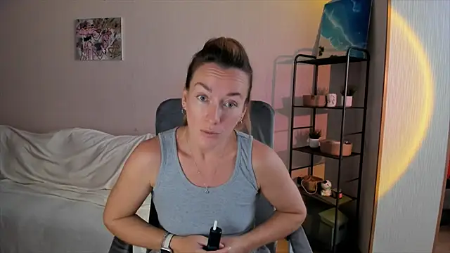 RebeccaMartinez online show from 10/04/25, 09:29