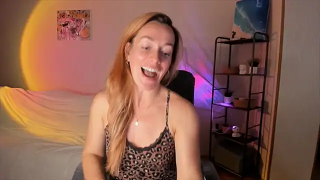 RebeccaMartinez online show from 10/14/25, 11:44