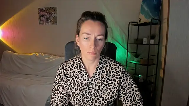 RebeccaMartinez online show from 10/24/25, 09:28