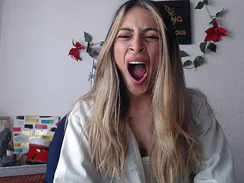 Liamiler01  online show from 03/20/25, 12:11