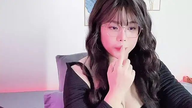   Lyly   online show from 12/04/25, 02:10