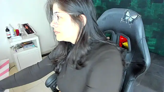 Snapshot of BellaFlaming chatting on 01/15/25, 10:27 BellaFlaming online show from 01/15/25, 10:27