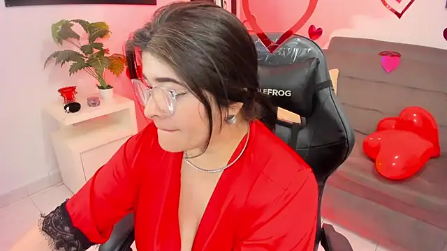 Snapshot of BellaFlaming chatting on 02/14/25, 06:40 BellaFlaming online show from 02/14/25, 06:40