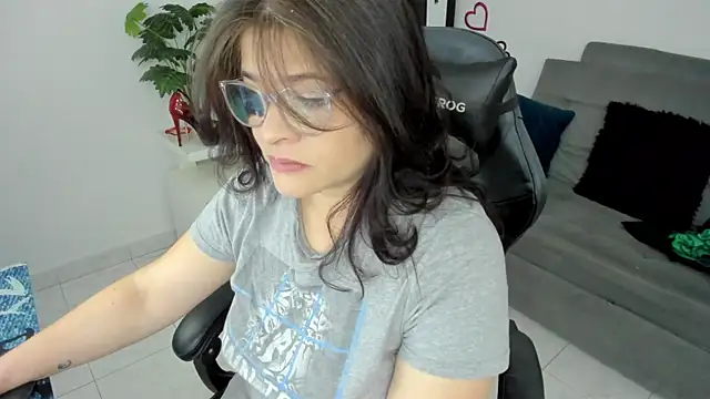 Snapshot of BellaFlaming chatting on 03/17/25, 10:17 BellaFlaming online show from 03/17/25, 10:17