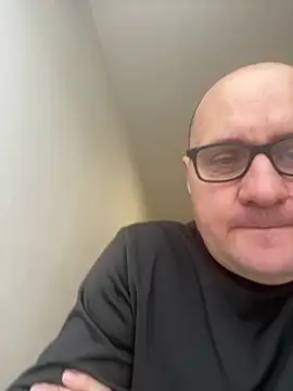 Snapshot of vanjbi45 chatting on 02/14/25, 02:33 vanjbi45 online show from 02/14/25, 02:33