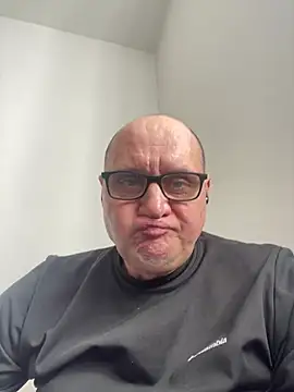 Snapshot of vanjbi45 chatting on 02/16/25, 10:54 vanjbi45 online show from 02/16/25, 10:54