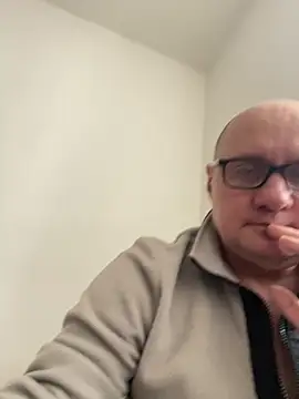 Snapshot of vanjbi45 chatting on 02/21/25, 08:51 vanjbi45 online show from 02/21/25, 08:51