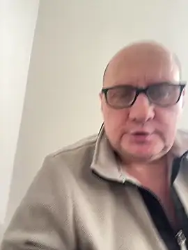 Snapshot of vanjbi45 chatting on 02/22/25, 01:02 vanjbi45 online show from 02/22/25, 01:02