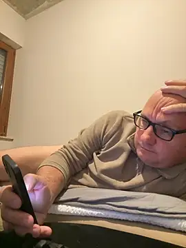 Snapshot of vanjbi45 chatting on 10/18/25, 05:10 vanjbi45 online show from 10/18/25, 05:10