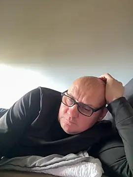 Snapshot of vanjbi45 chatting on 10/27/25, 11:47 vanjbi45 online show from 10/27/25, 11:47