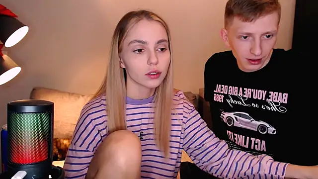 juliaanddima online show from 10/26/25, 10:15