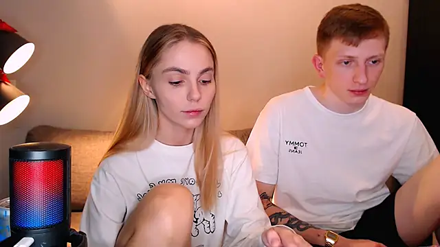 juliaanddima online show from 11/13/25, 10:52